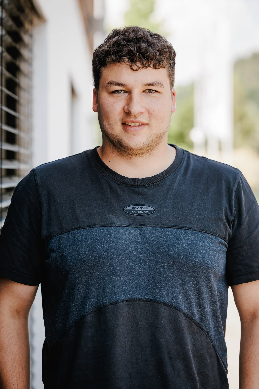 Porträtfoto von Jonas Bretzl, Verkauf bei Kolmer Paletten
