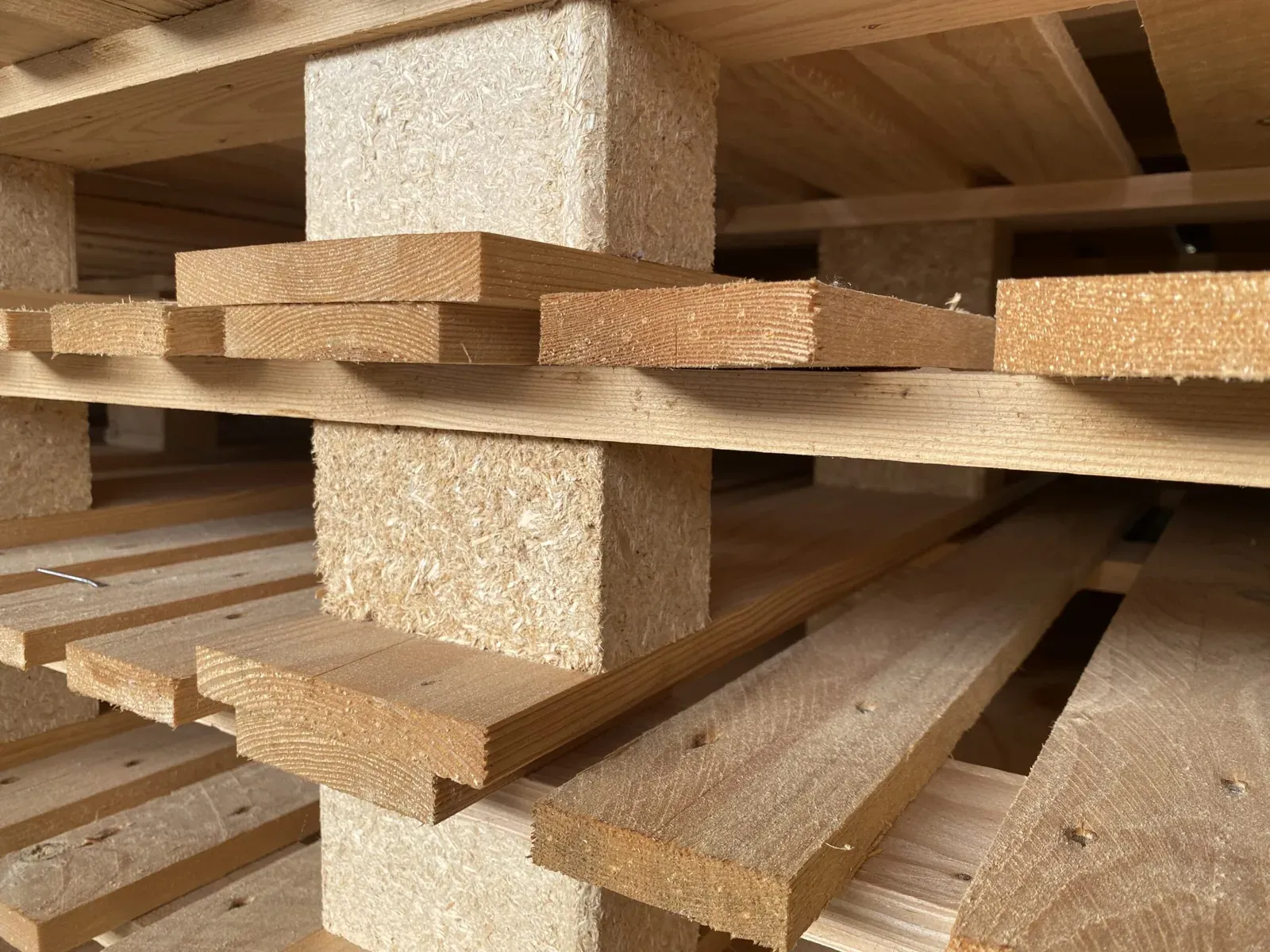 Maßgefertigte Holzkiste von Kolmer Paletten